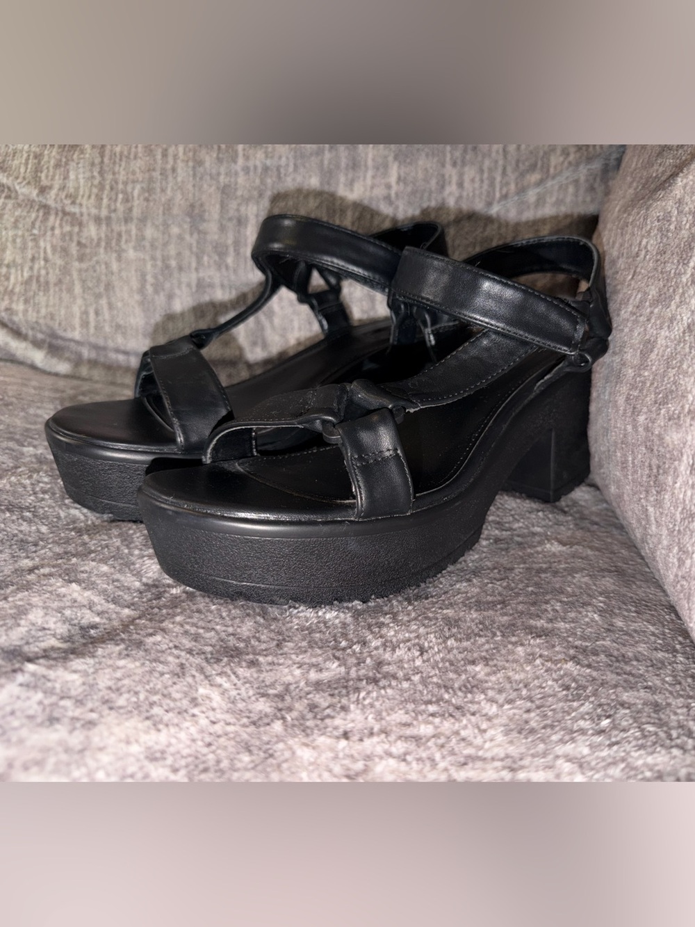 Forever 21 Black Platform Heel Sandals Like New